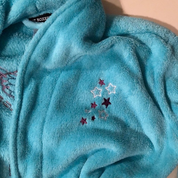 LIKE NEW GIRLS ROBE - Picture 6 of 6